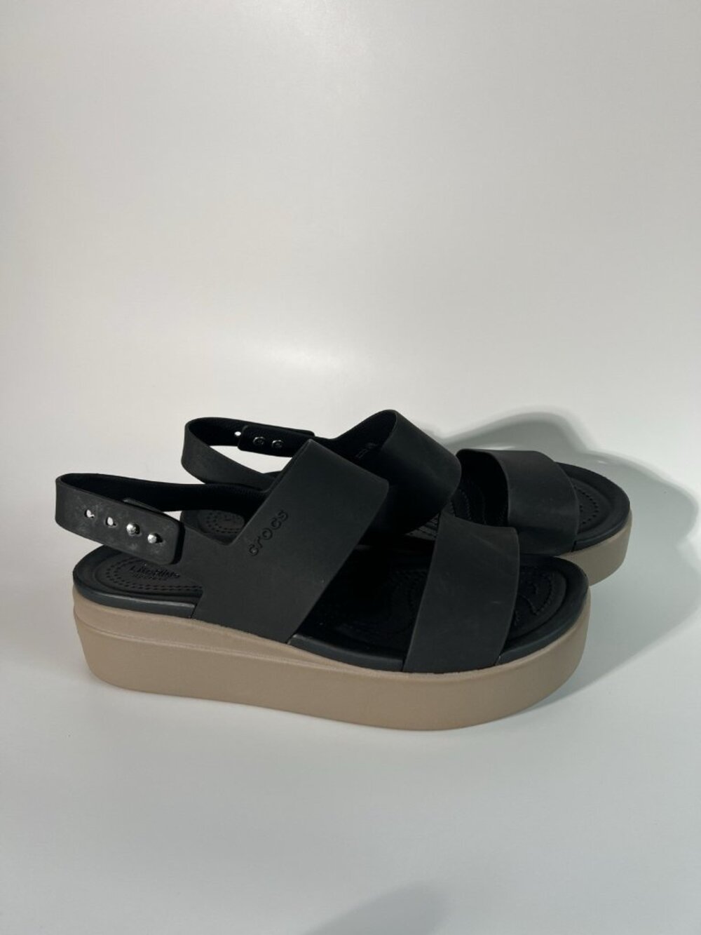 Women's Crocs LiteRide Brooklyn Low Wedge Platform Sandals Size 10 Black Beige - Picture 8 of 12
